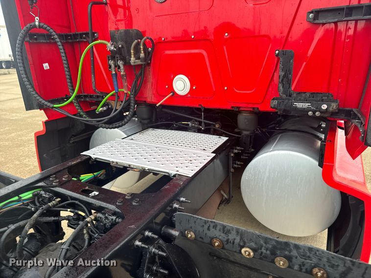 image for item ER2394 2019 International LT625 semi truck