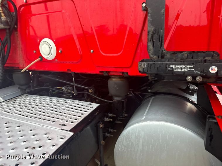 image for item ER2394 2019 International LT625 semi truck