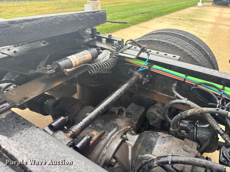 image for item ER2394 2019 International LT625 semi truck