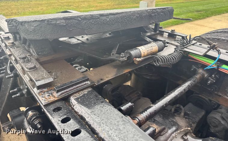 image for item ER2394 2019 International LT625 semi truck