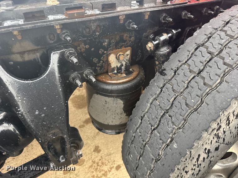 image for item ER2394 2019 International LT625 semi truck