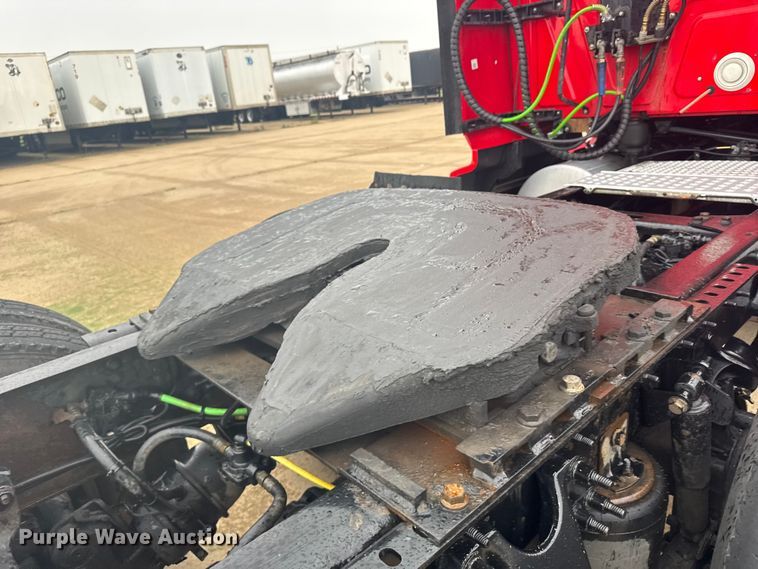 image for item ER2394 2019 International LT625 semi truck