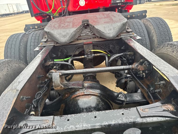 image for item ER2394 2019 International LT625 semi truck