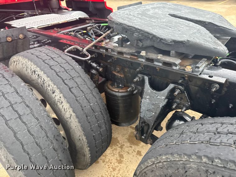 image for item ER2394 2019 International LT625 semi truck