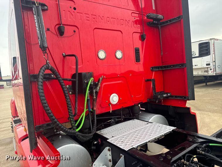 image for item ER2394 2019 International LT625 semi truck