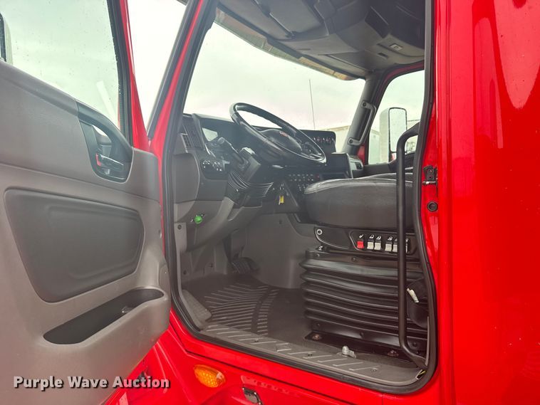 image for item ER2394 2019 International LT625 semi truck