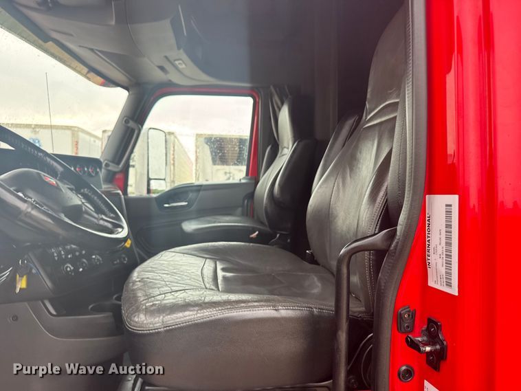 image for item ER2394 2019 International LT625 semi truck