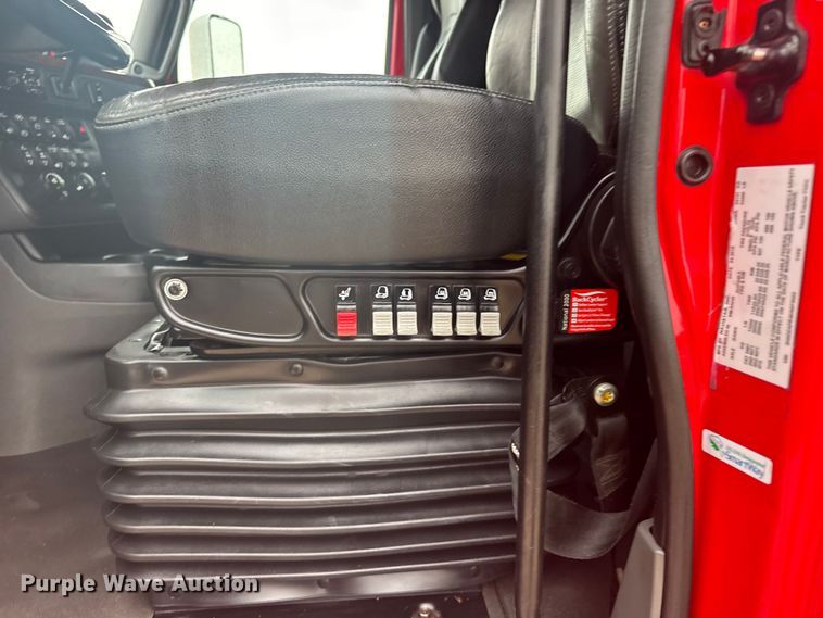 image for item ER2394 2019 International LT625 semi truck