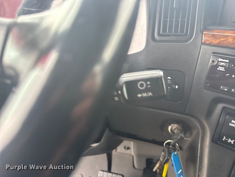 image for item ER2394 2019 International LT625 semi truck