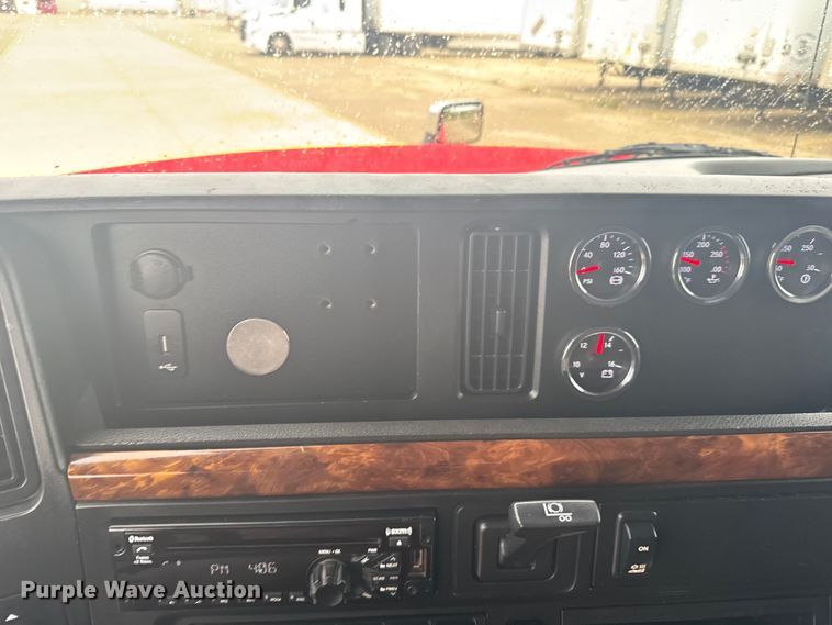 image for item ER2394 2019 International LT625 semi truck