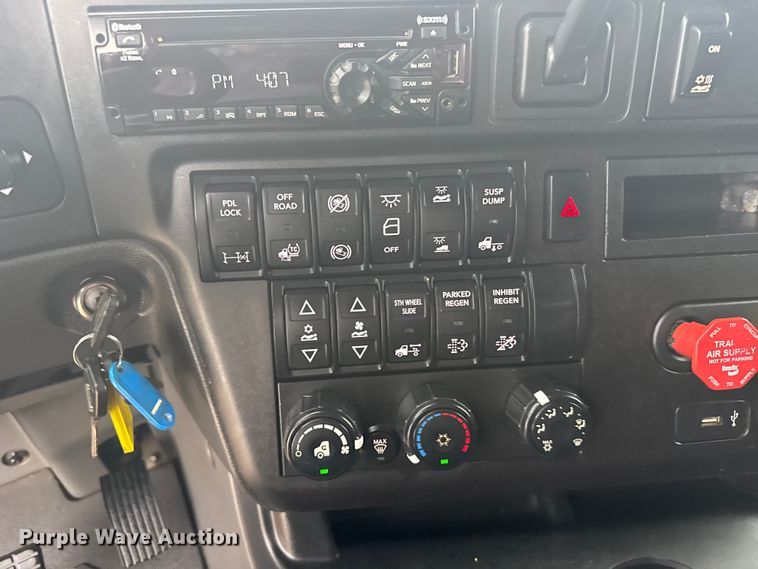 image for item ER2394 2019 International LT625 semi truck