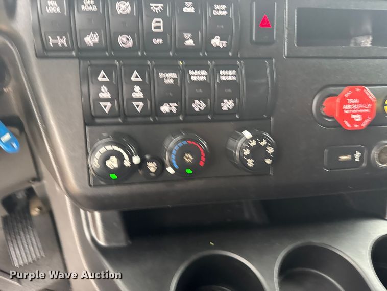 image for item ER2394 2019 International LT625 semi truck