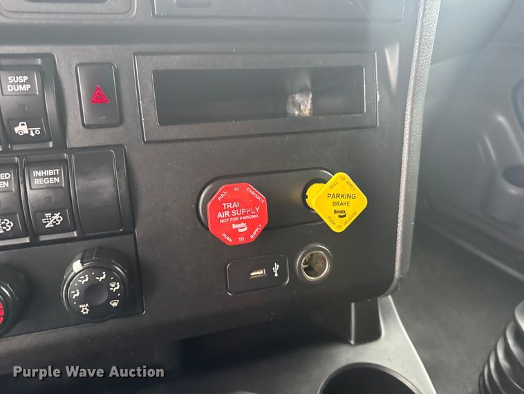 image for item ER2394 2019 International LT625 semi truck