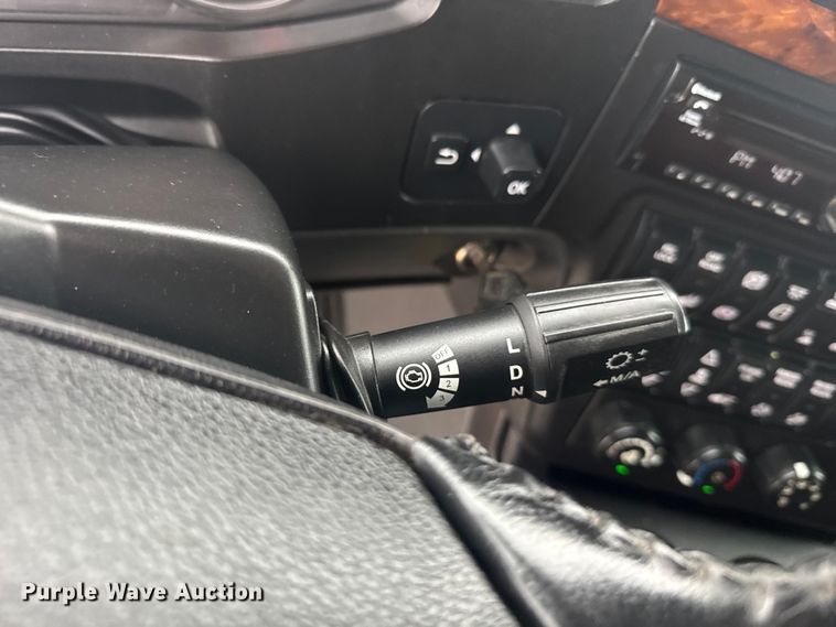 image for item ER2394 2019 International LT625 semi truck