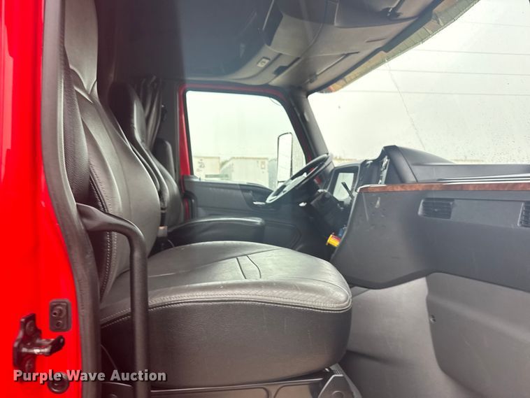 image for item ER2394 2019 International LT625 semi truck