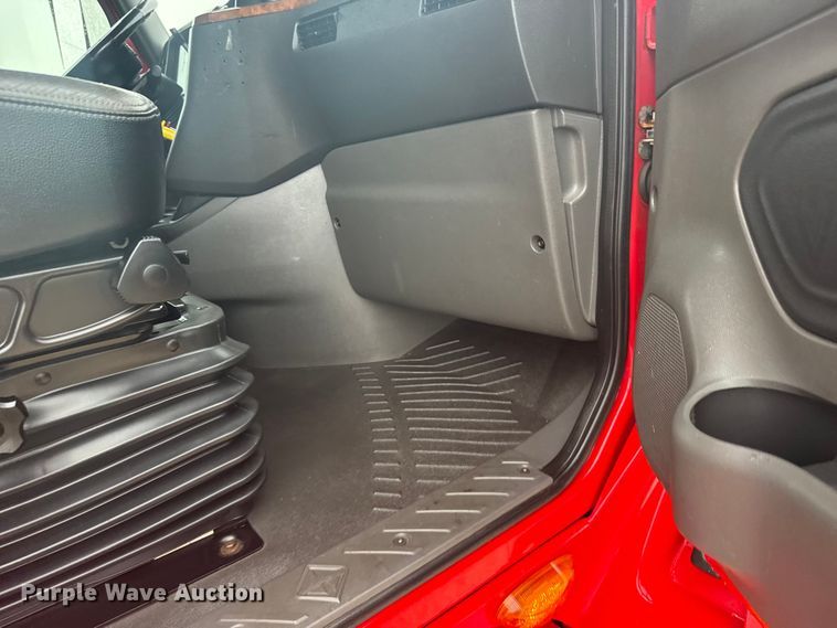 image for item ER2394 2019 International LT625 semi truck