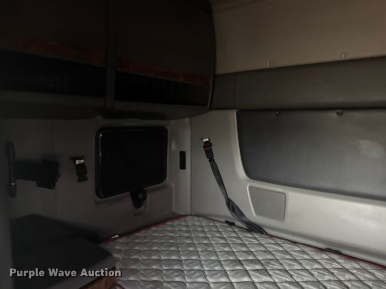 image for item ER2394 2019 International LT625 semi truck