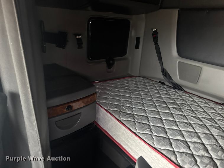 image for item ER2394 2019 International LT625 semi truck