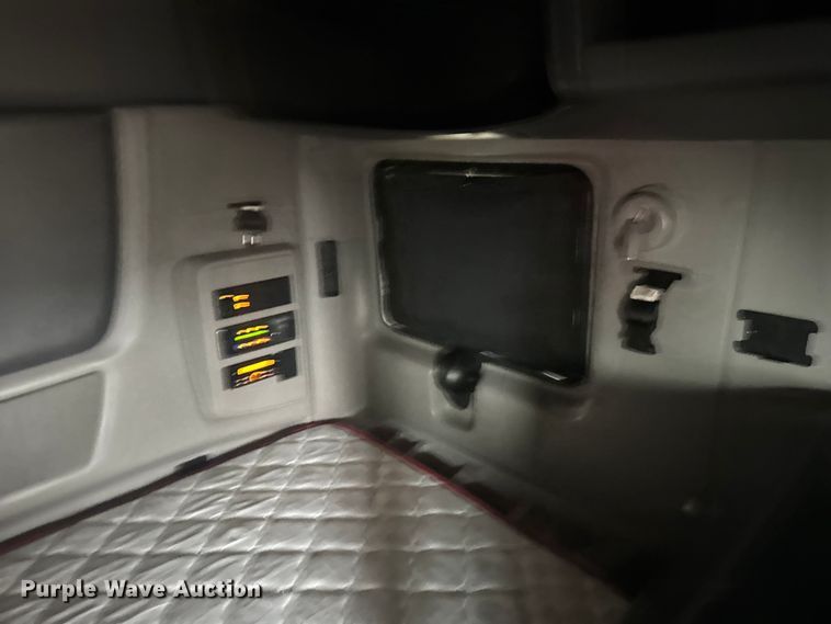 image for item ER2394 2019 International LT625 semi truck