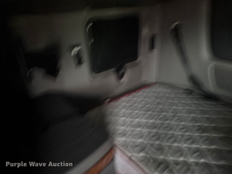 image for item ER2394 2019 International LT625 semi truck