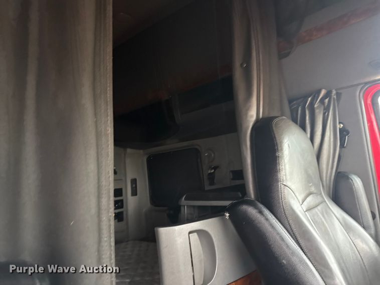 image for item ER2394 2019 International LT625 semi truck