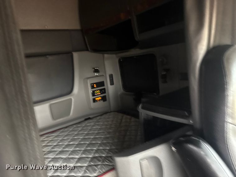 image for item ER2394 2019 International LT625 semi truck