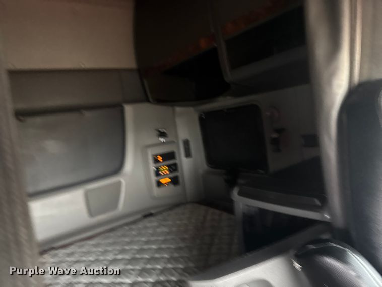 image for item ER2394 2019 International LT625 semi truck