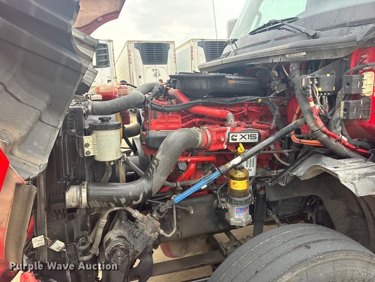 image for item ER2394 2019 International LT625 semi truck