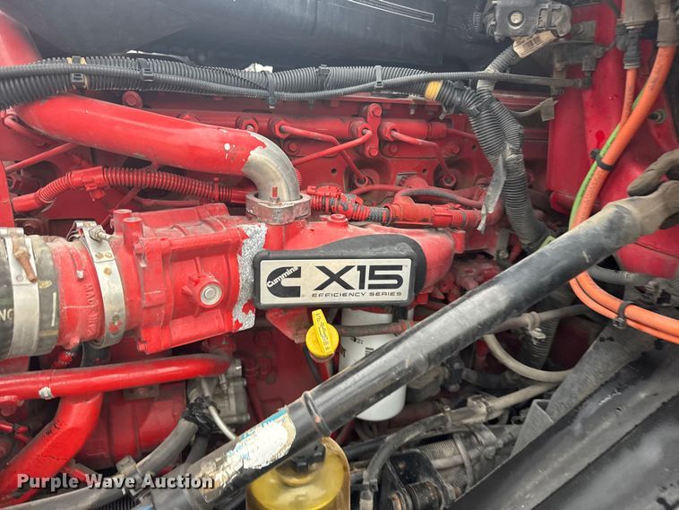 image for item ER2394 2019 International LT625 semi truck