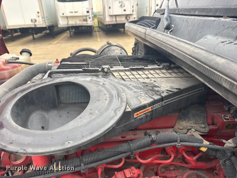 image for item ER2394 2019 International LT625 semi truck