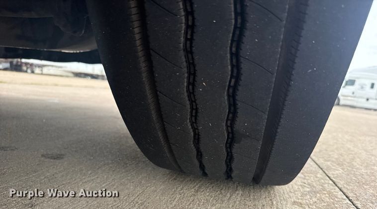 image for item ER2394 2019 International LT625 semi truck