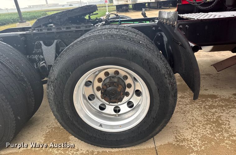 image for item ER2394 2019 International LT625 semi truck