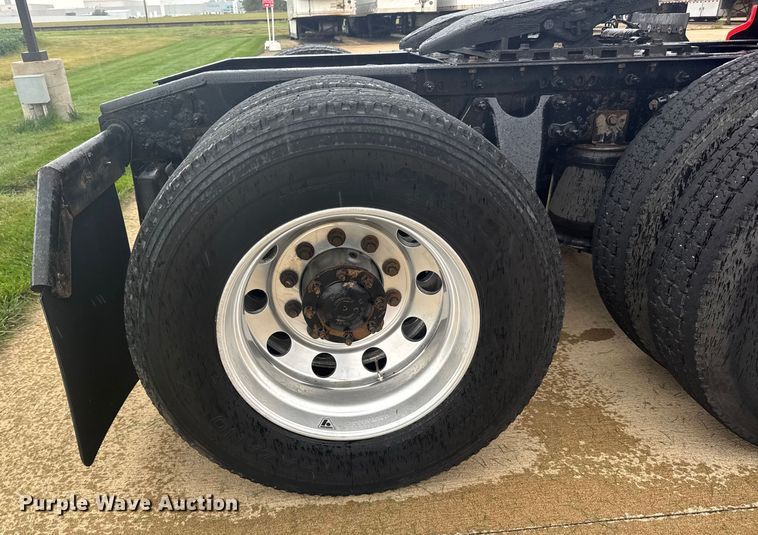 image for item ER2394 2019 International LT625 semi truck