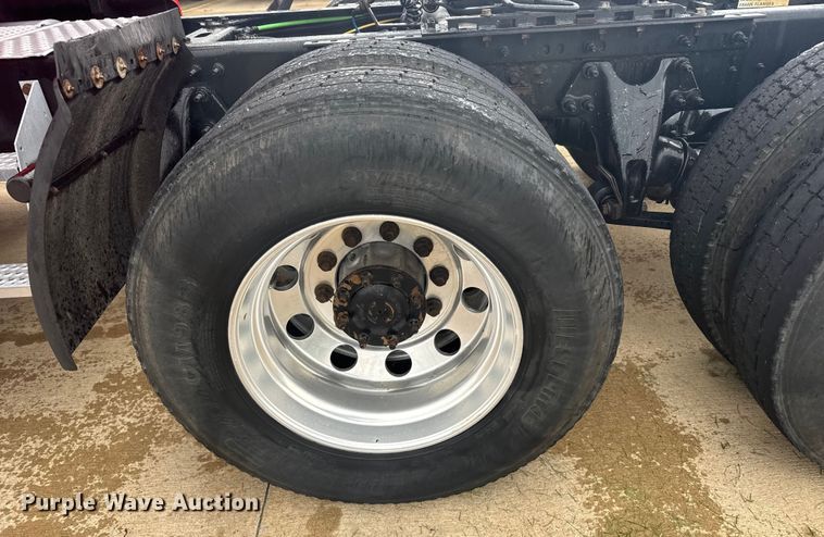 image for item ER2394 2019 International LT625 semi truck