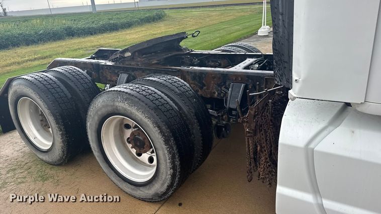 image for item ER2395 2015 Kenworth T680  semi truck