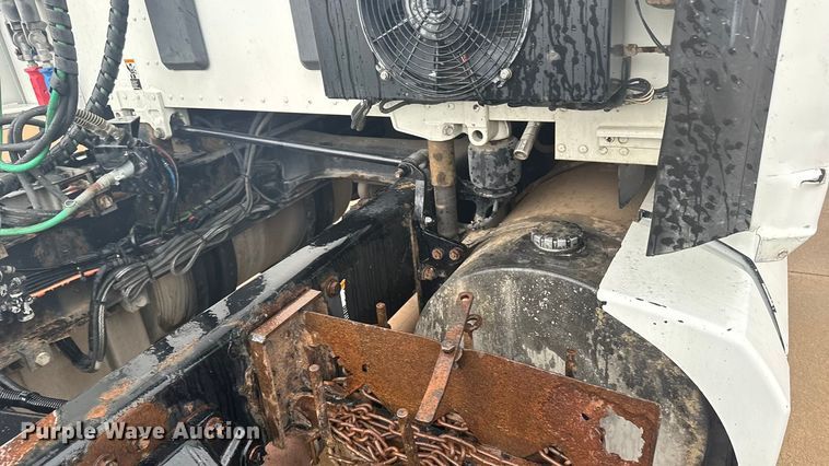 image for item ER2395 2015 Kenworth T680  semi truck