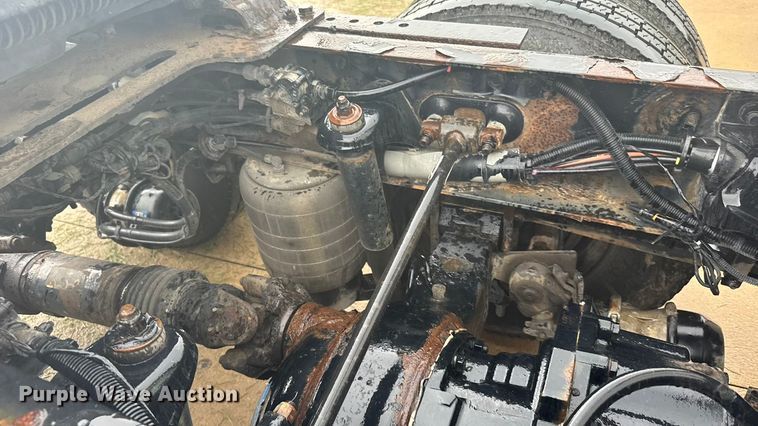 image for item ER2395 2015 Kenworth T680  semi truck