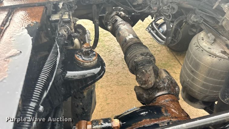 image for item ER2395 2015 Kenworth T680  semi truck