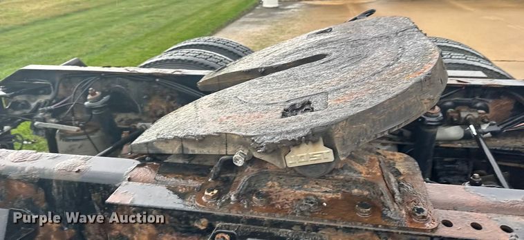 image for item ER2395 2015 Kenworth T680  semi truck