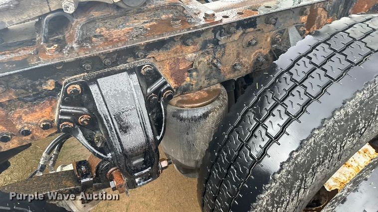 image for item ER2395 2015 Kenworth T680  semi truck