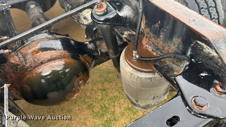 image for item ER2395 2015 Kenworth T680  semi truck