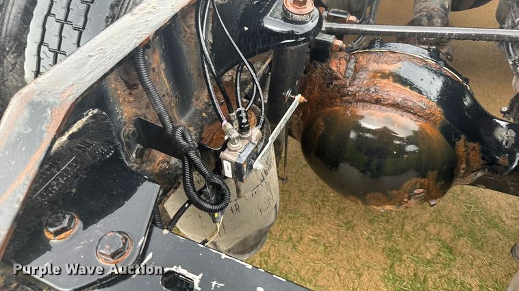 image for item ER2395 2015 Kenworth T680  semi truck