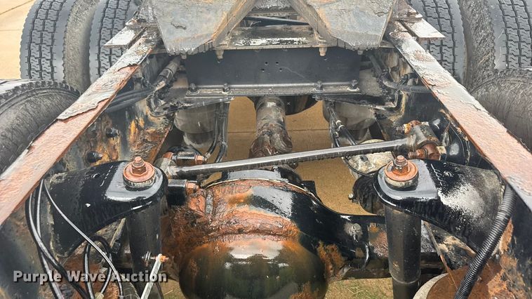 image for item ER2395 2015 Kenworth T680  semi truck