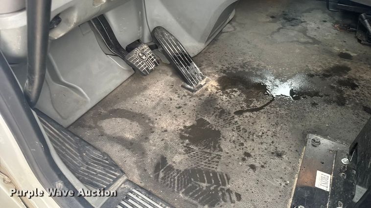 image for item ER2395 2015 Kenworth T680  semi truck