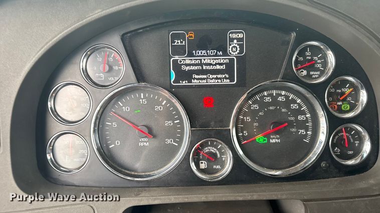 image for item ER2395 2015 Kenworth T680  semi truck