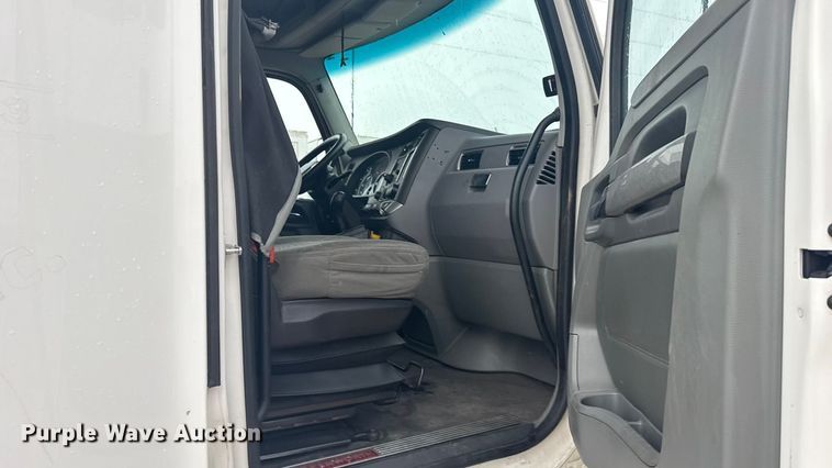 image for item ER2395 2015 Kenworth T680  semi truck