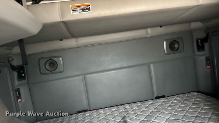 image for item ER2395 2015 Kenworth T680  semi truck