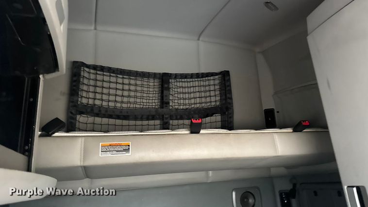 image for item ER2395 2015 Kenworth T680  semi truck