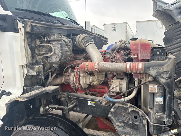 image for item ER2395 2015 Kenworth T680  semi truck