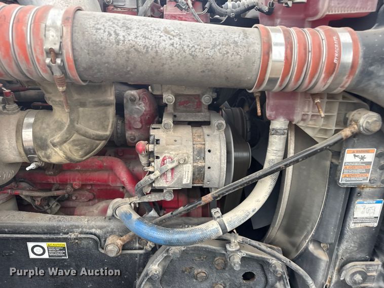 image for item ER2395 2015 Kenworth T680  semi truck